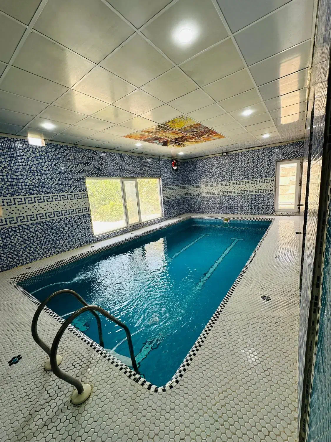 اجاره باغ ویلا استخرآبگرم در تهران|اجارهٔ کوتاهمدت ویلا و باغ|تهران, شهرک چیتگر|دیوار