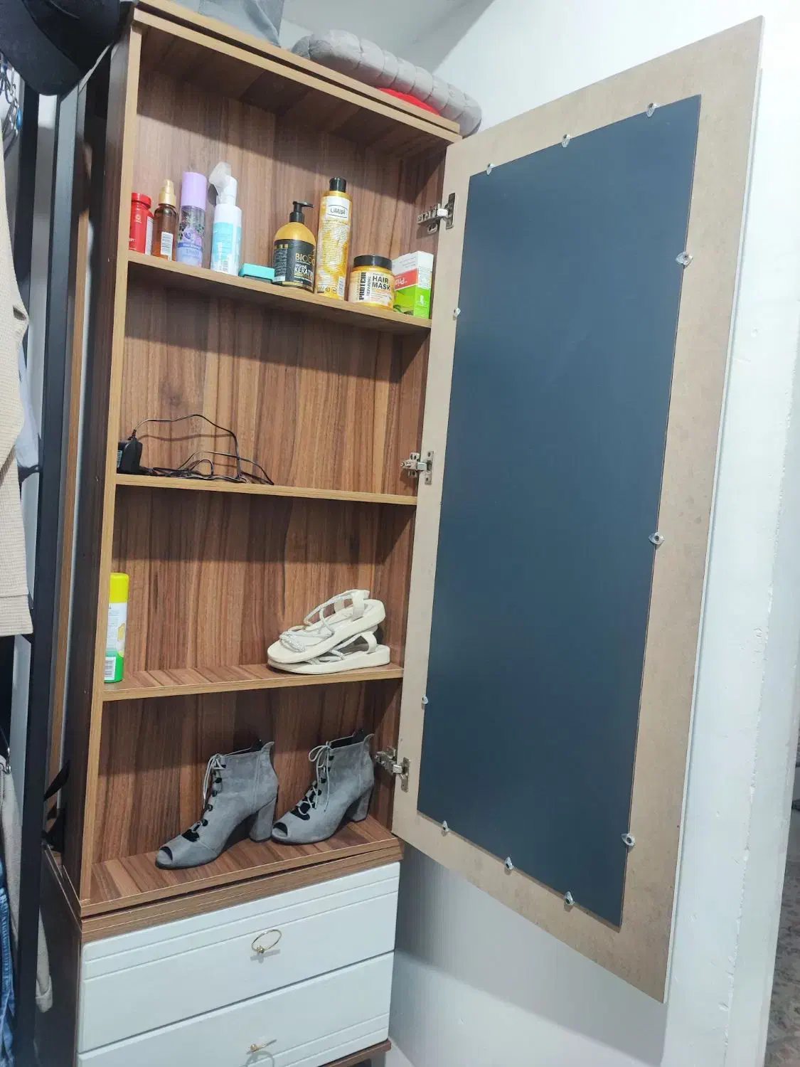 چوب لباسی آینه دار با دو کشو زیر جدا میشه|جاکفشی، کمد، دراور|کرج, گلشهر|دیوار