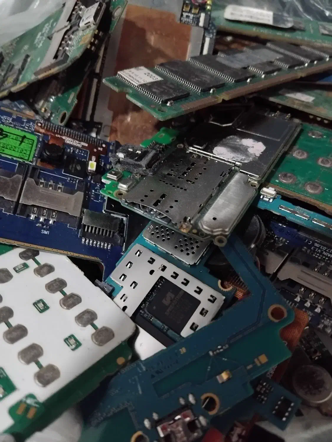 خریدار ضایعات برد موبایل به بهترین قیمت|خدمات پیشه و مهارت|قم, نیروگاه|دیوار