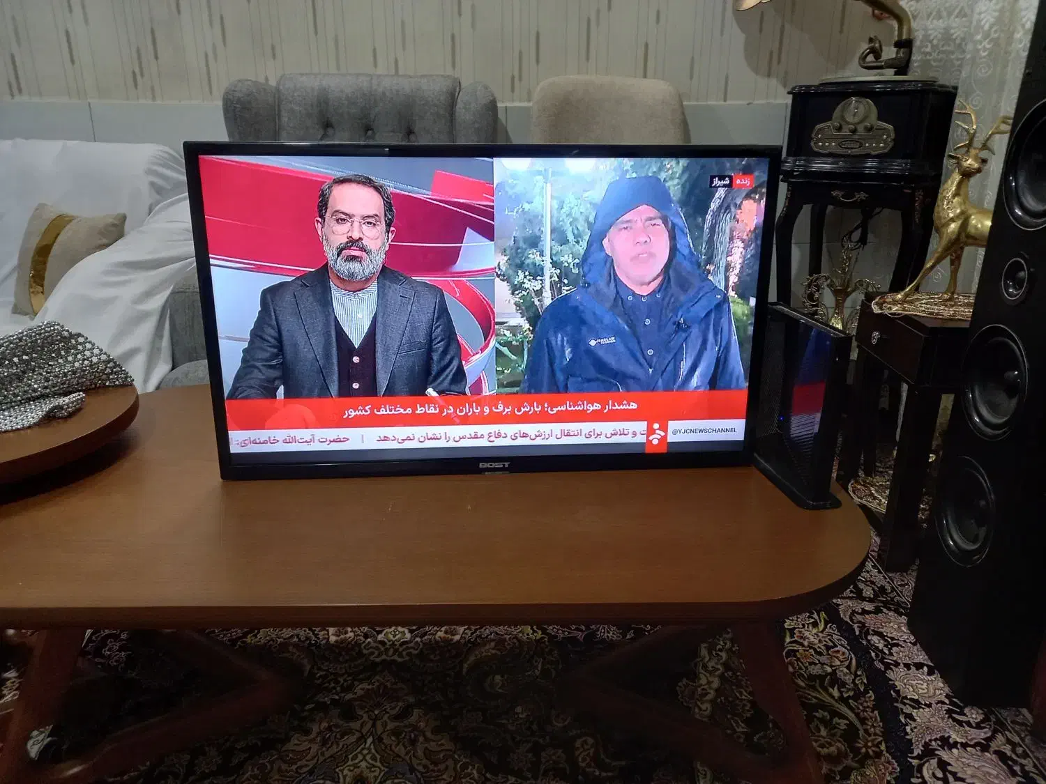 تلویزیون ال ای دی ۳۲ اینچ بوست با کارتن نو کم کار|تلویزیون و پروژکتور|اراک, |دیوار