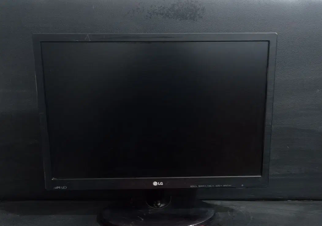 مانیتور ال جی ۲۰ اینچ HD+ IPS LED|قطعات و لوازم جانبی رایانه|قم, باسکول|دیوار