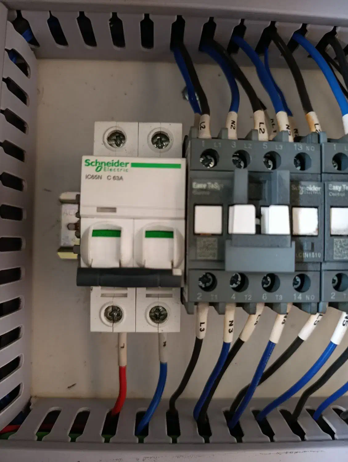 طراحی و ساخت و تولید انواع تابلو برق|خدمات پیشه و مهارت|اسلامشهر, چیچکلو|دیوار