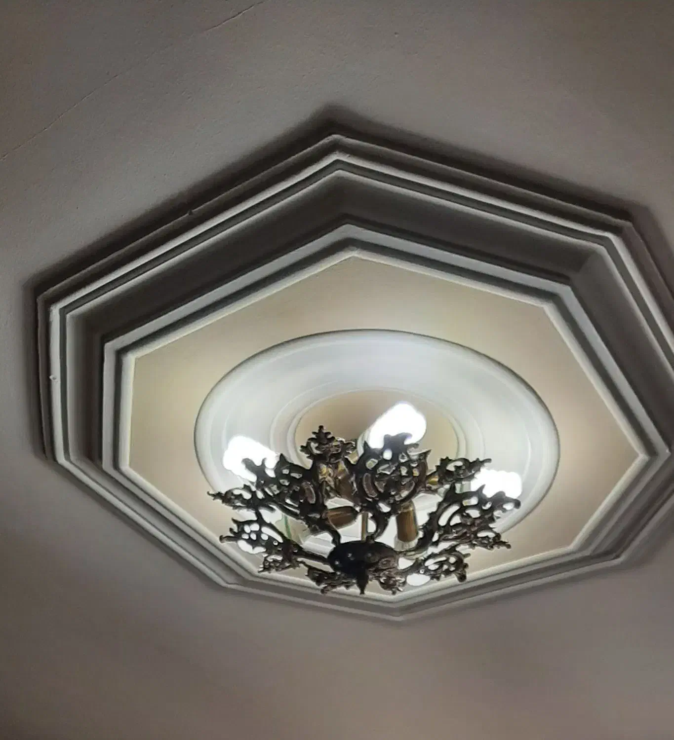 لوستر برنزی|لوستر و چراغ آویز|رودهن, |دیوار