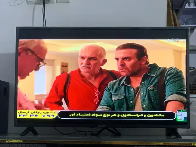 تلویزیون ۴۳ اینچ اولیو در حد نو خیلی تمیز|تلویزیون و پروژکتور|گالیکش, |دیوار