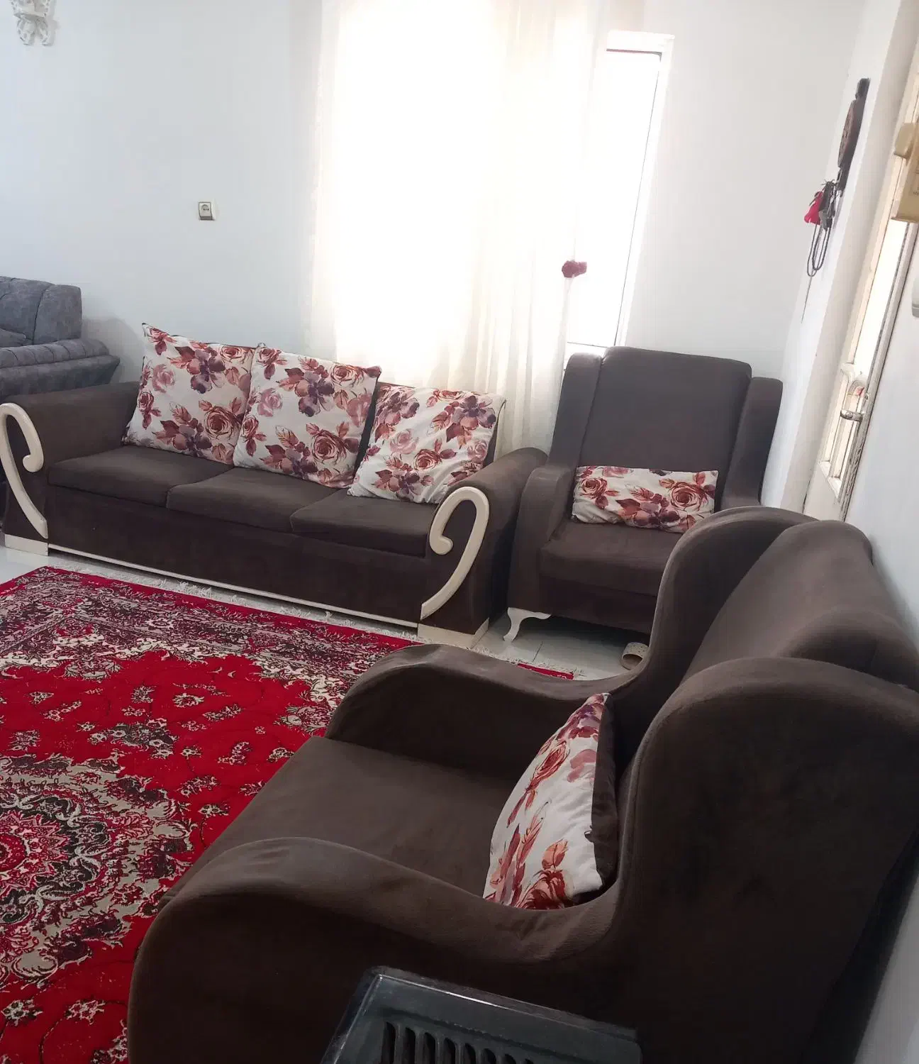 مبلمان ۵ نفره با در حد نو بدون پارگی بفروش میرسه|مبلمان خانگی و میز عسلی|فومن, |دیوار