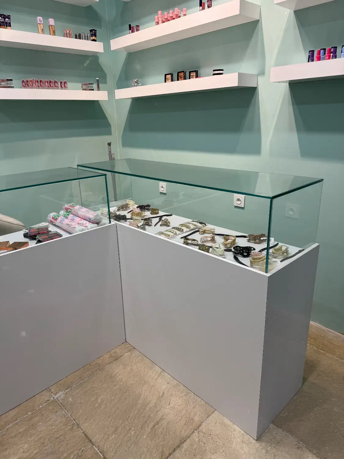 ویترین|فروشگاه و مغازه|تهران, مینی‌سیتی (شهرک نفت)|دیوار