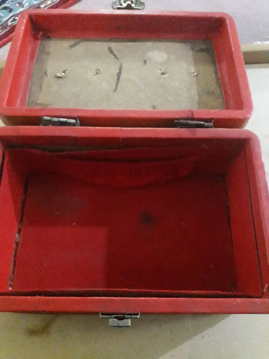 چمدان قدیمی|کیف، کفش، کمربند|قم, باجک سه|دیوار