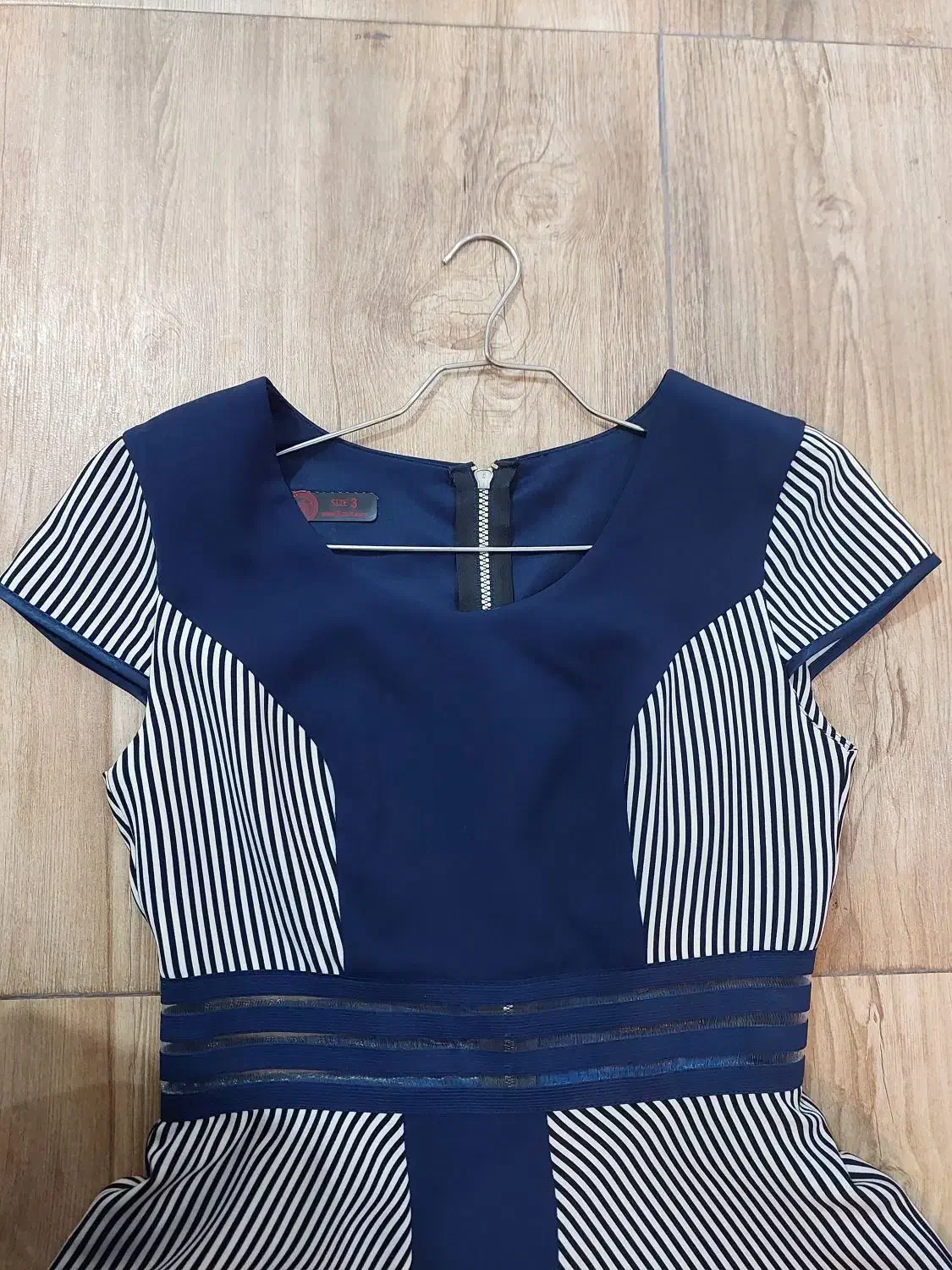 لباس مجلسی|لباس|کنگاور, |دیوار