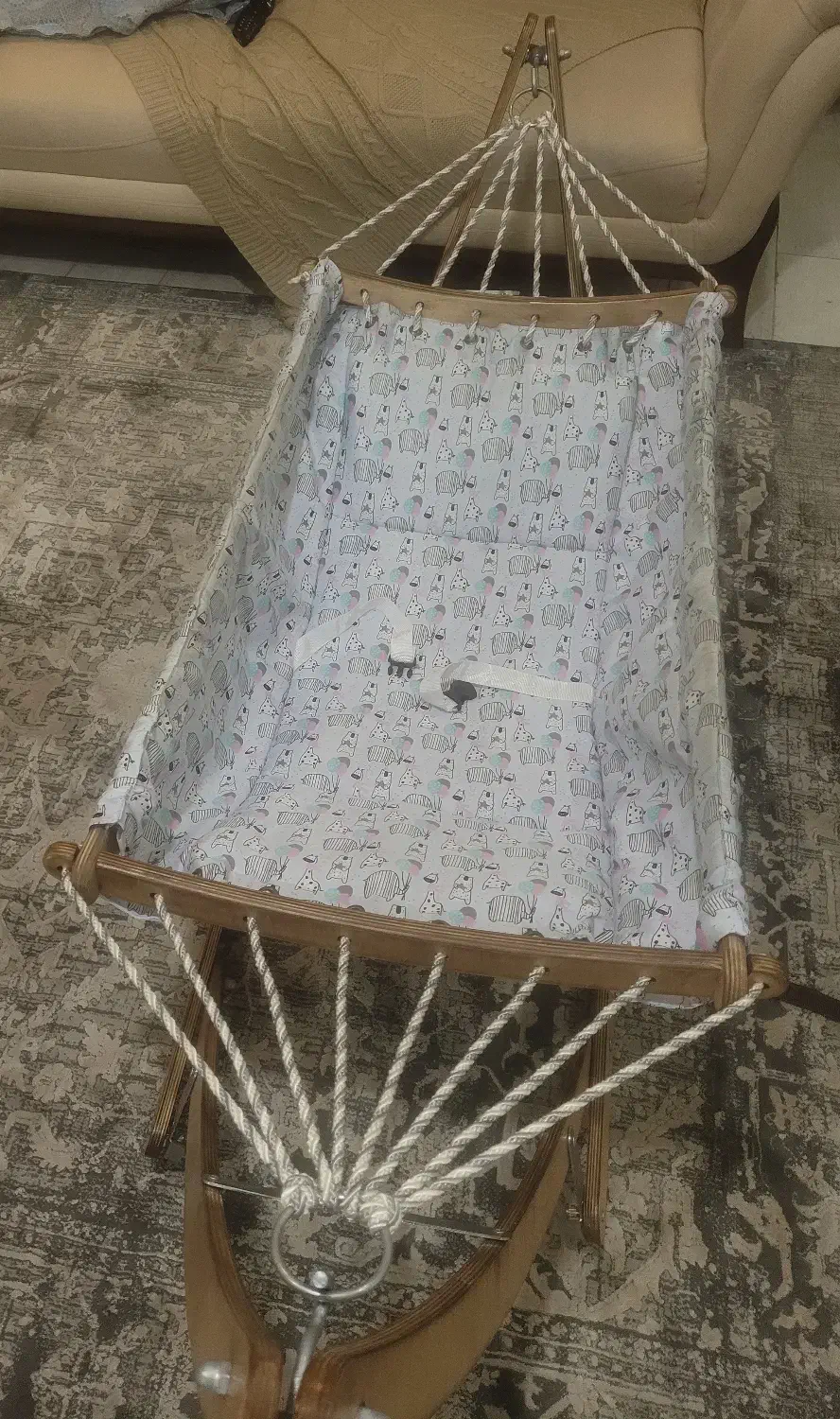 گهواره ننویی|تخت و صندلی بچه|لاهیجان, کوی خزر|دیوار