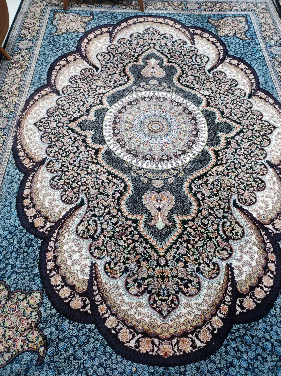 فرش۹ متری و دو عدد پادری|فرش|رشت, دخانیات|دیوار