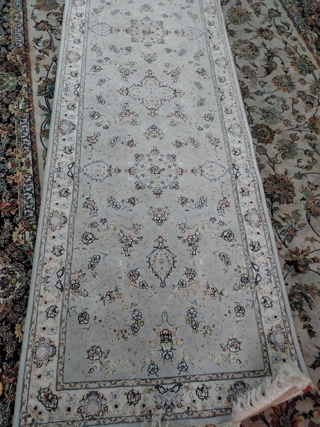 فرش کناره ۴ متری طرح افشان بسیار سالم|فرش|تهران, مجیدیه|دیوار
