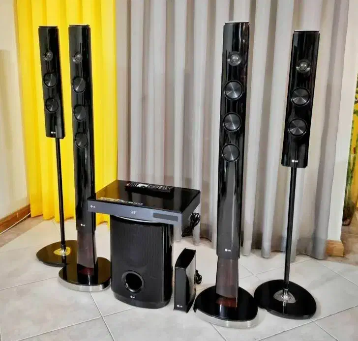 سینما خانگی الجی 3Dبلوری فلشخور وایلس|سیستم صوتی خانگی|همدان, |دیوار