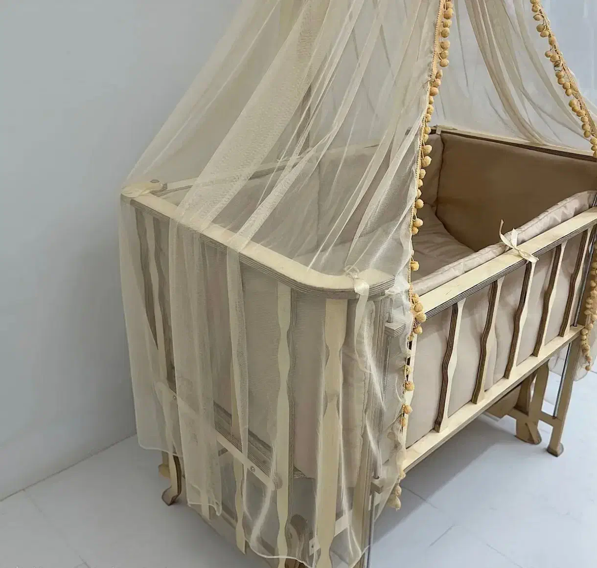 تخت کنار مادر مدل فرشته|تخت و سرویس خواب|قروه, |دیوار