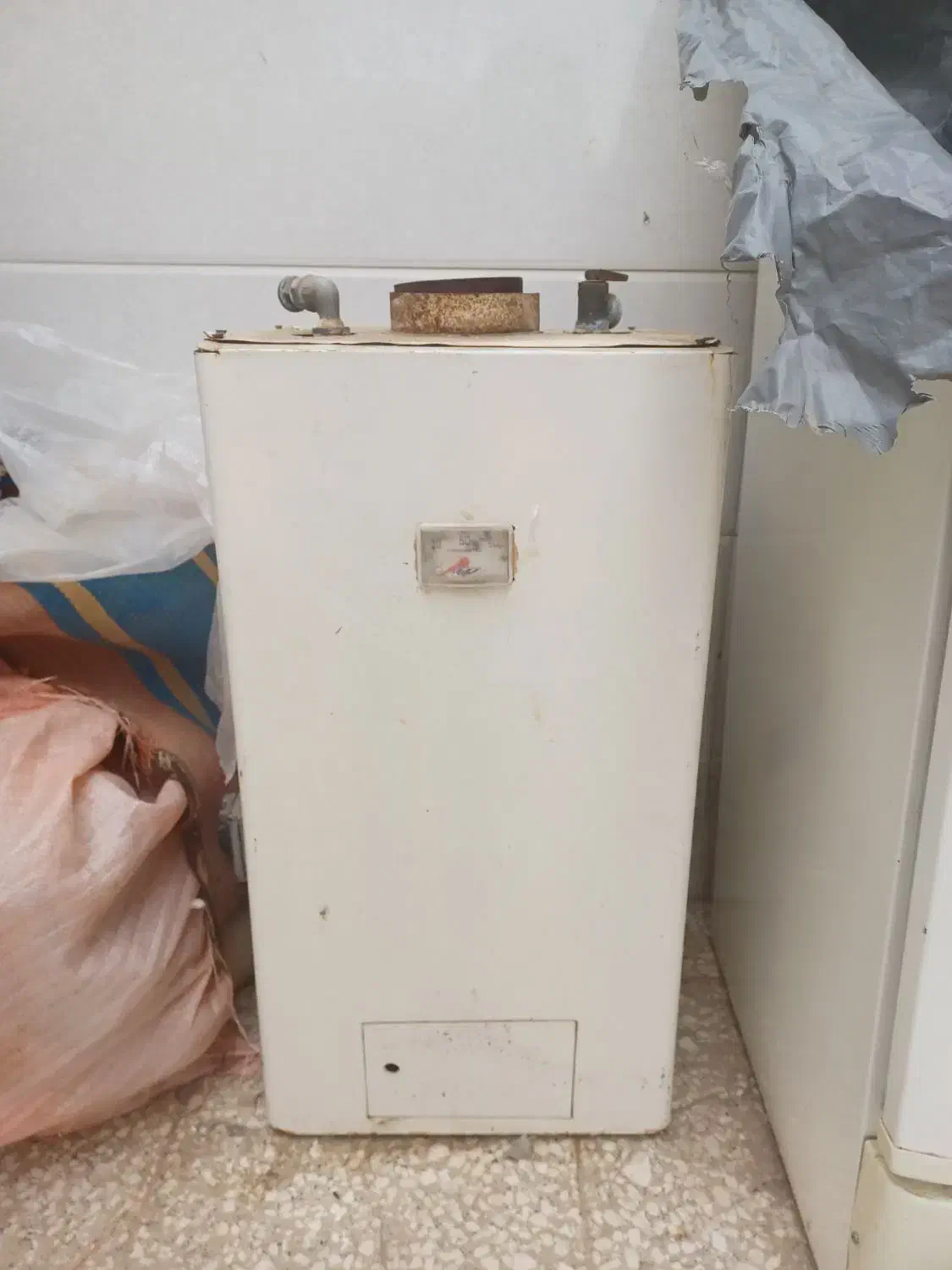 آبگرمکن‌دیواری‌مخزنی‌‌کوچک|آبگرمکن، پکیج، شوفاژ|نصر آباد, |دیوار