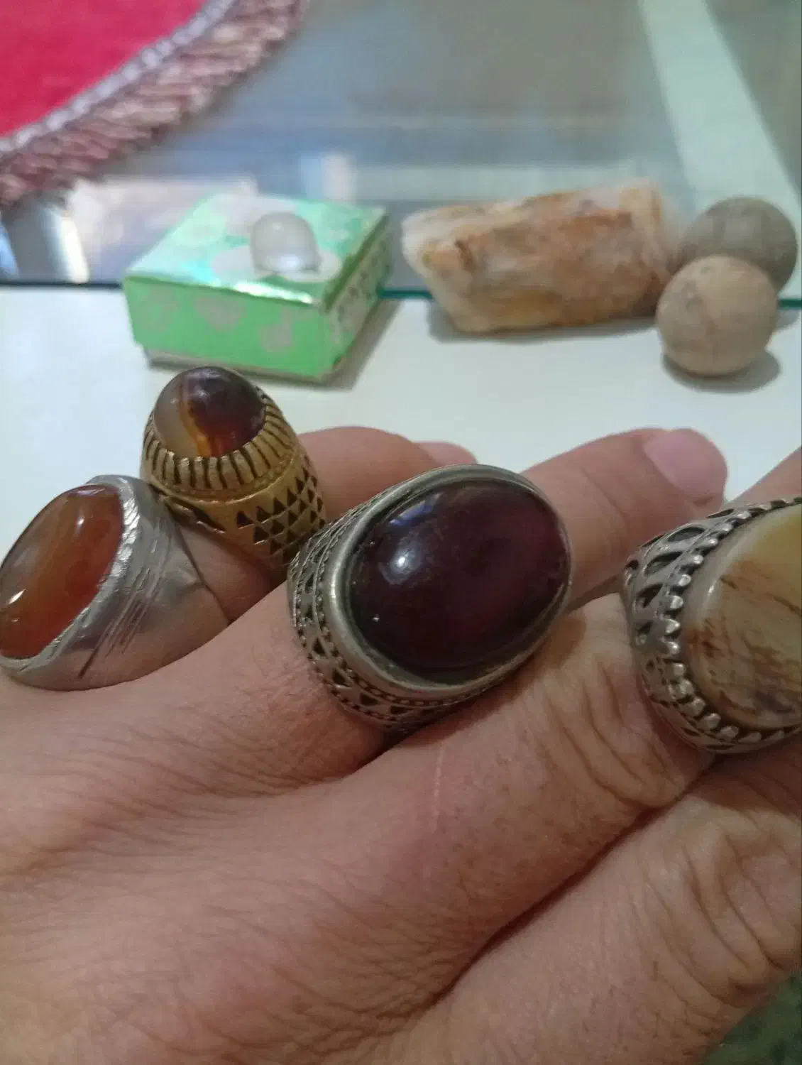 انگشتر عقیق و در|کلکسیون اشیاء عتیقه|فرمهین, |دیوار