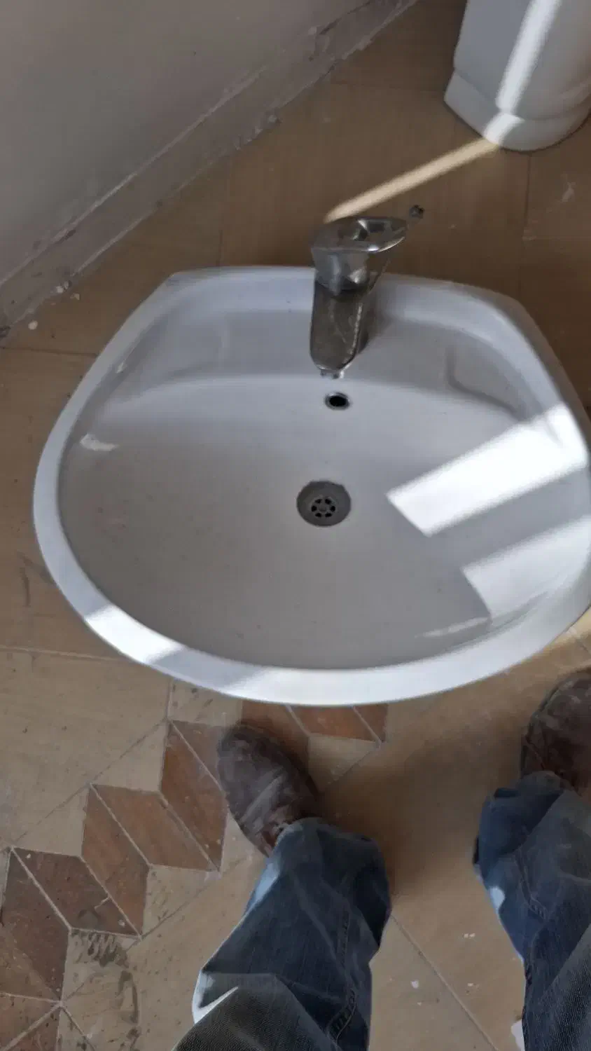 روشویی|لوازم سرویس بهداشتی|اصفهان, باغ دریاچه|دیوار