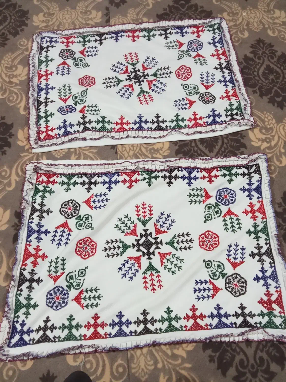 روبالشتی پریوالی|رختخواب، بالش، پتو|خاش, |دیوار