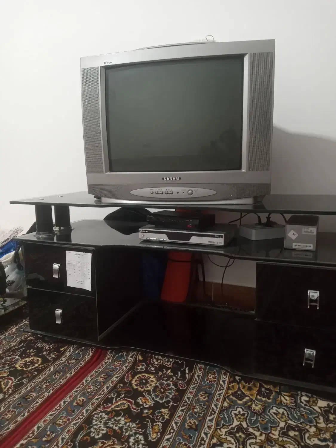 تلویزیون ومیز تلویزیون هر دو باهم ۲میلیون تومان|تلویزیون و پروژکتور|شیروان (خراسان), |دیوار