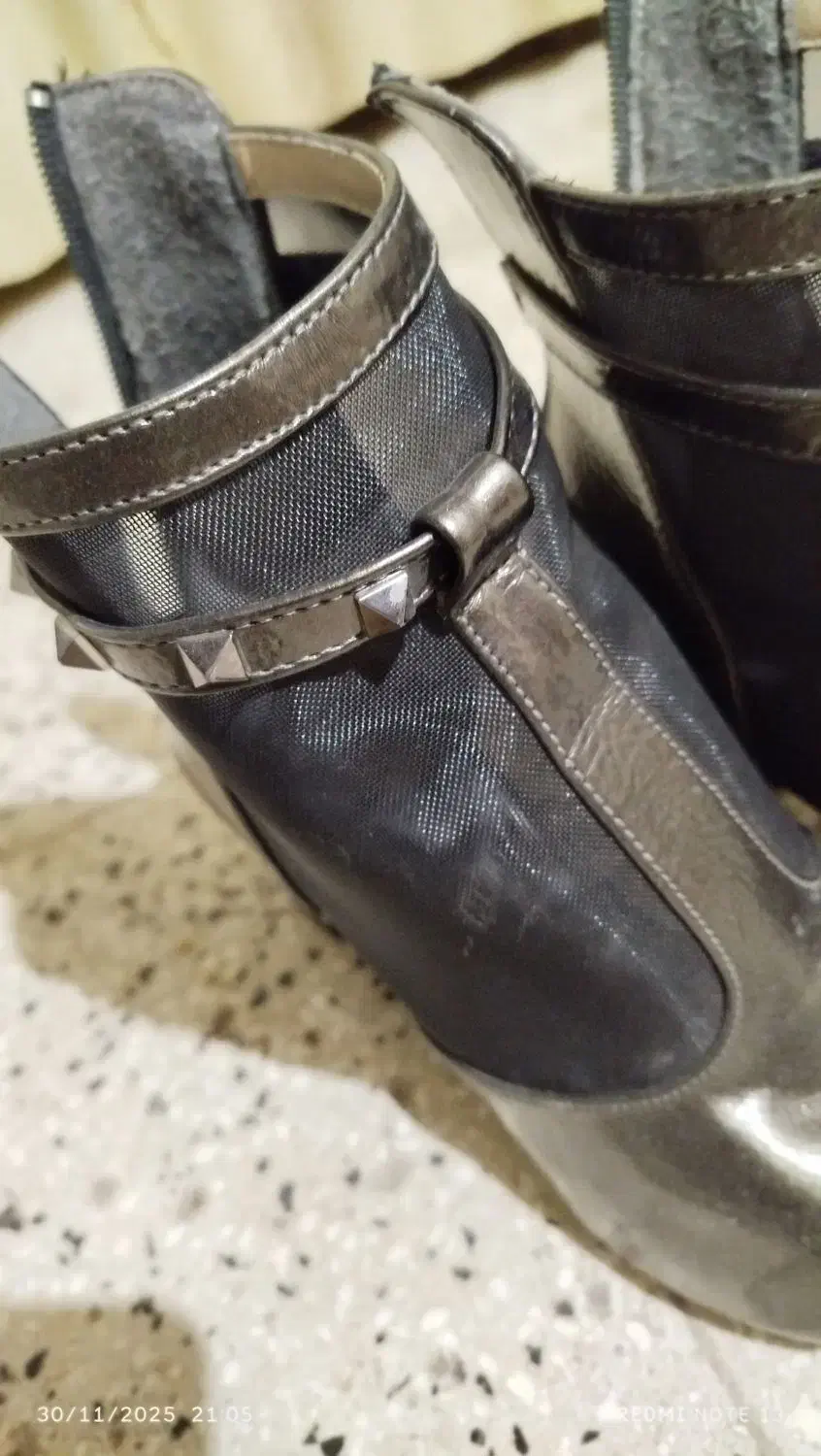 کفش زنانه|کیف، کفش، کمربند|نیشابور, گنبد سبز|دیوار