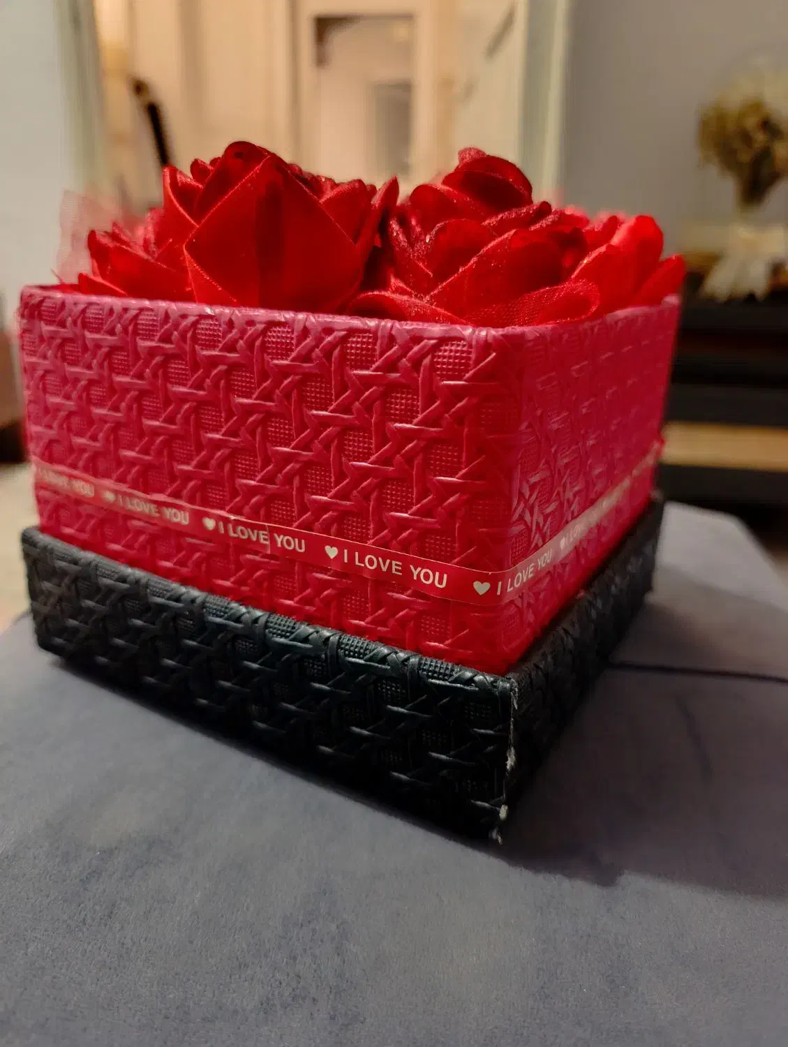 باکس گل رز سرخ شاینی درب دار|گل مصنوعی|سنندج, |دیوار