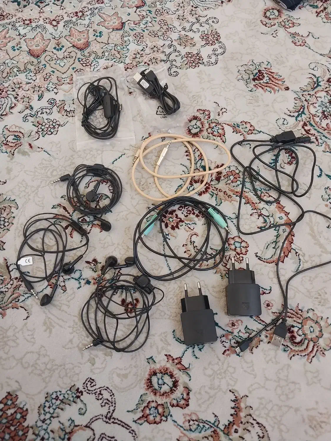 اقلام هندفری و کابل و شارژر|لوازم جانبی موبایل و تبلت|ارومیه, |دیوار