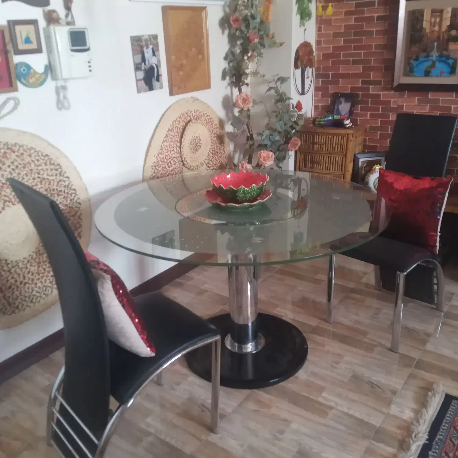 میز گرد شیشه ای خارجی|میز و صندلی غذاخوری|شاهینشهر, فردوسی|دیوار