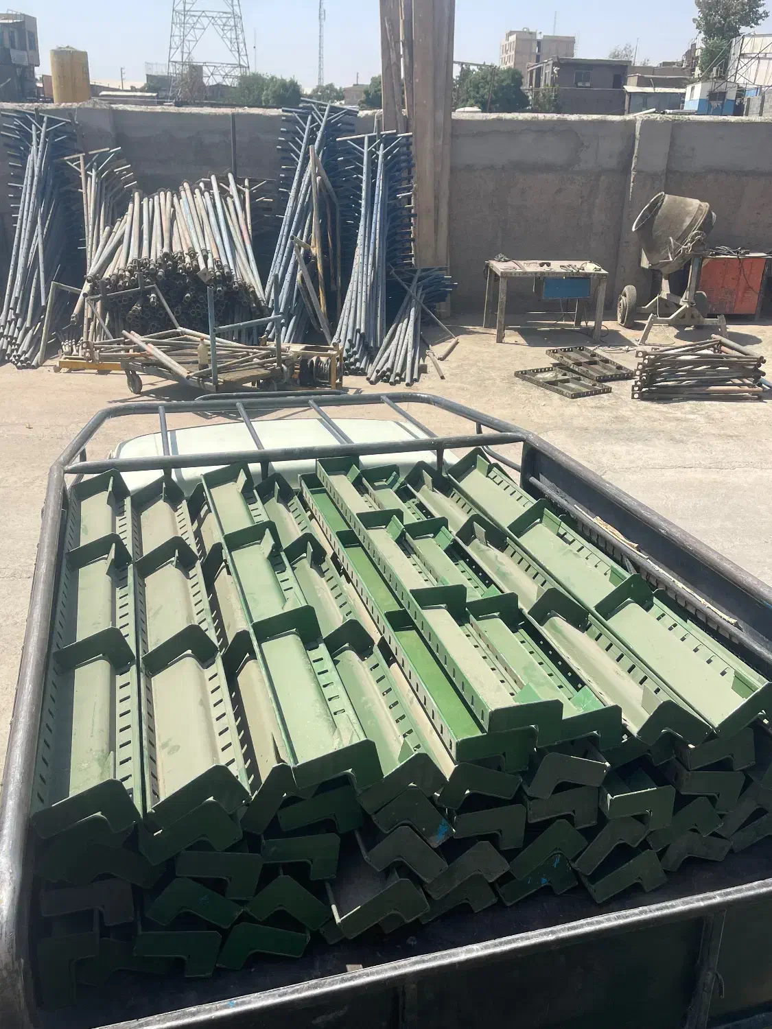 به یک کارگر جهت کار در انبار جک قالب نیازمندیم|استخدام معماری، عمران و ساختمانی|کرج, خرمدشت|دیوار