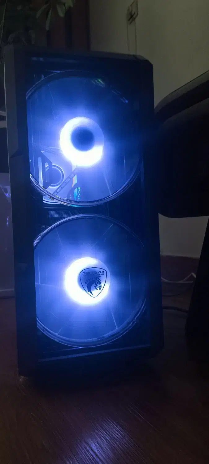 کیس گیمینگ|رایانه رومیزی|رباط‌کریم, رباط‌کریم|دیوار