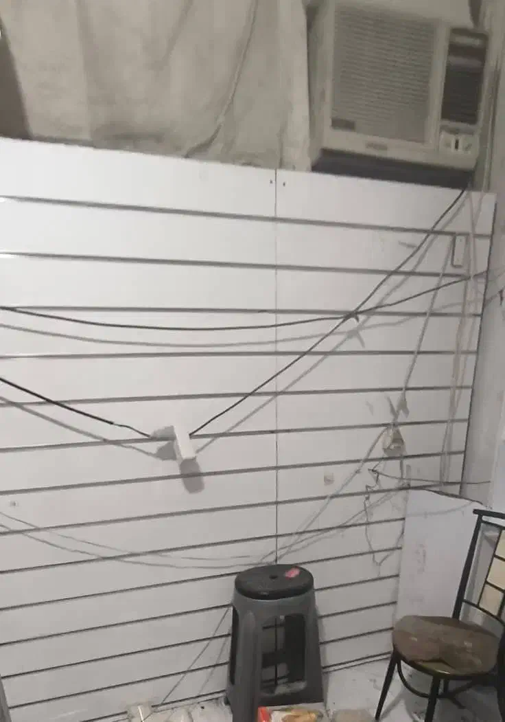 تعدادی ویترین مغازه و مانکن پا ب فروش میرسد|فروشگاه و مغازه|بندرعباس, |دیوار