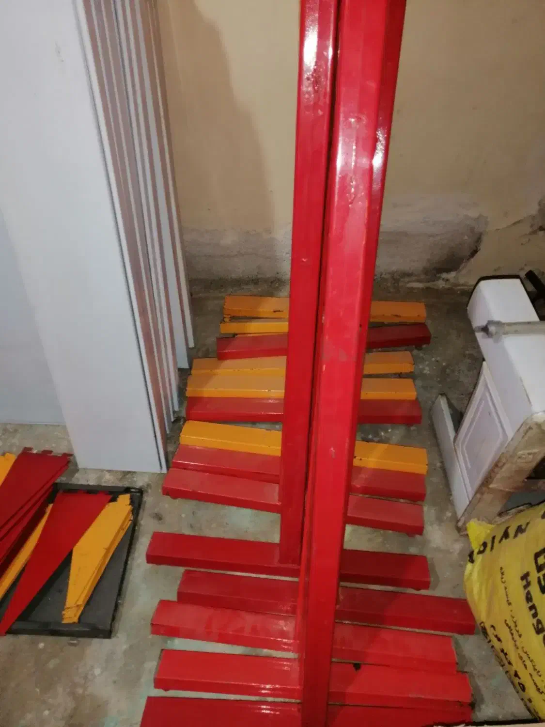 فروش صفحه و پایه متحرک|فروشگاه و مغازه|مشهد, کارمندان دوم|دیوار