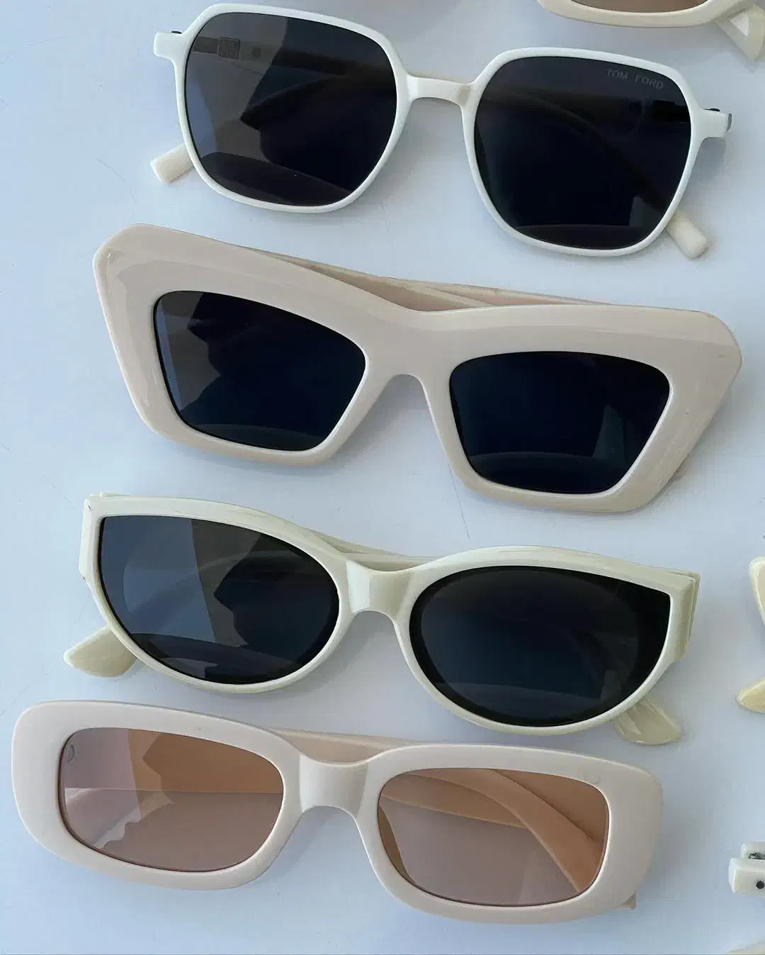 عینک های سفید کد ۲۰۲۵ چک ۳ ماهه|زیورآلات و اکسسوری|قم, حاج زینل|دیوار