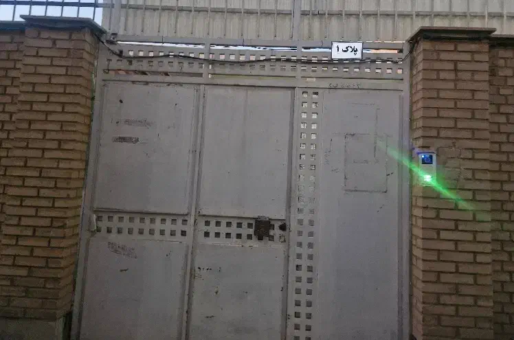 درب محکم و سه لت با طرحی زیبا|مصالح و تجهیزات ساختمان|سبزوار, قاضی زاد|دیوار