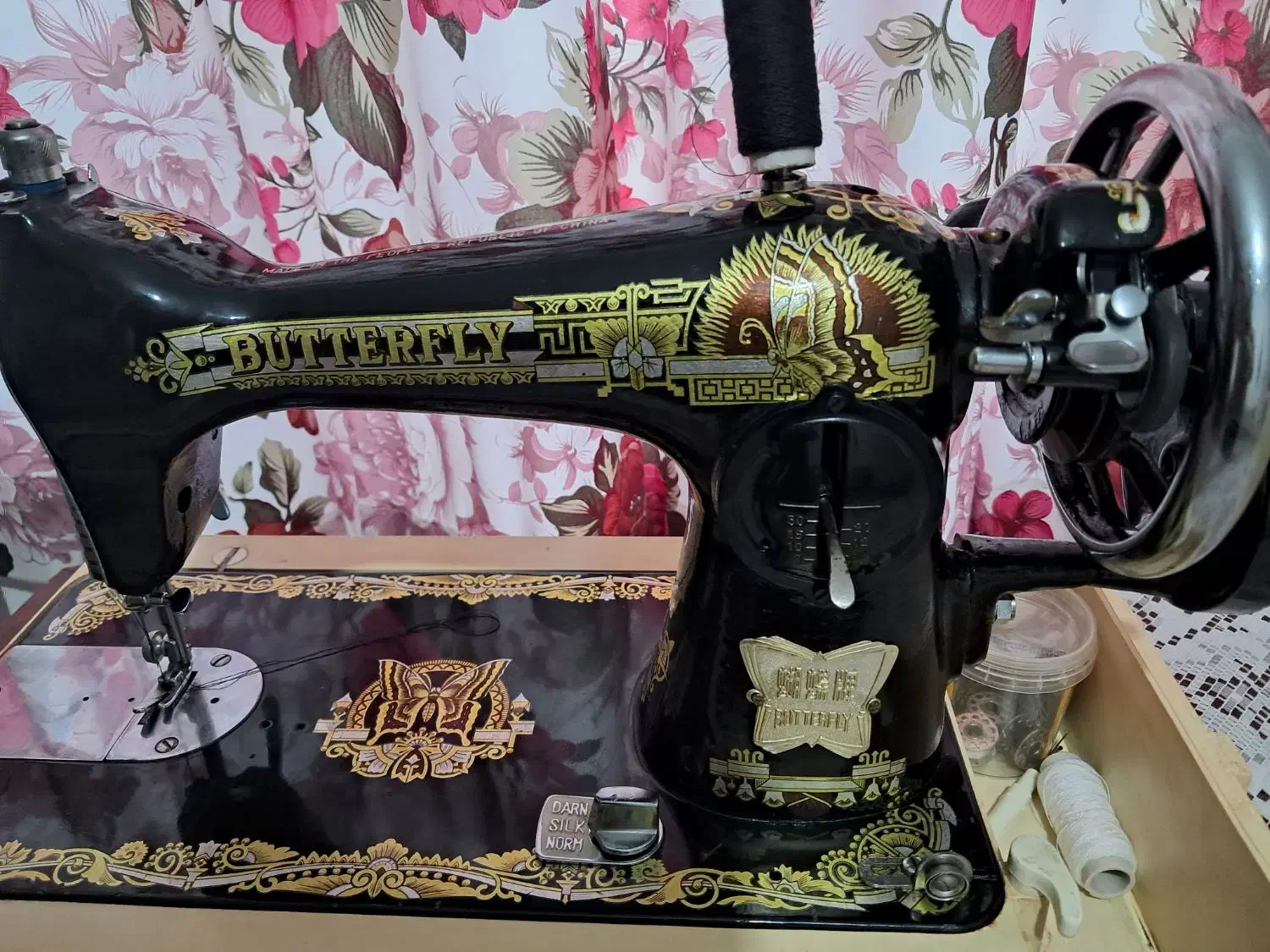 چرخ خیاطی با میز فلزی سنگین|چرخ خیاطی و ریسندگی|آمل, |دیوار