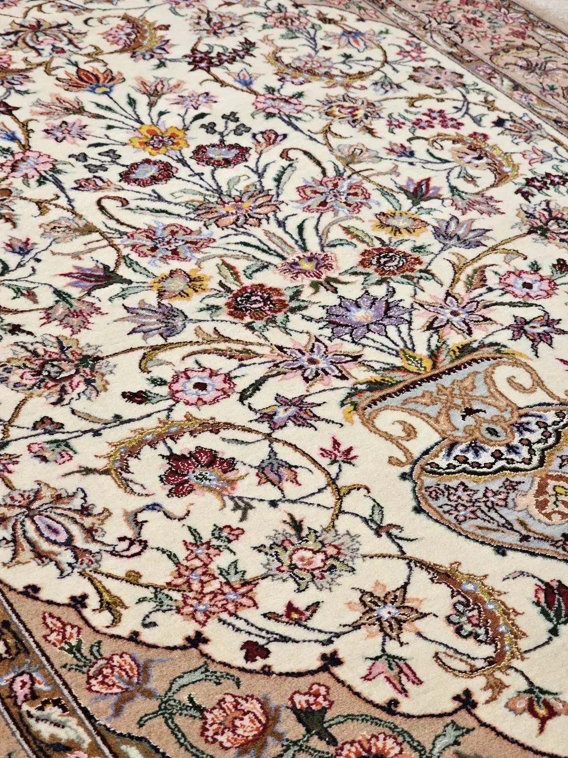 قالیچه دستباف|فرش|اصفهان, قلعه طبره|دیوار