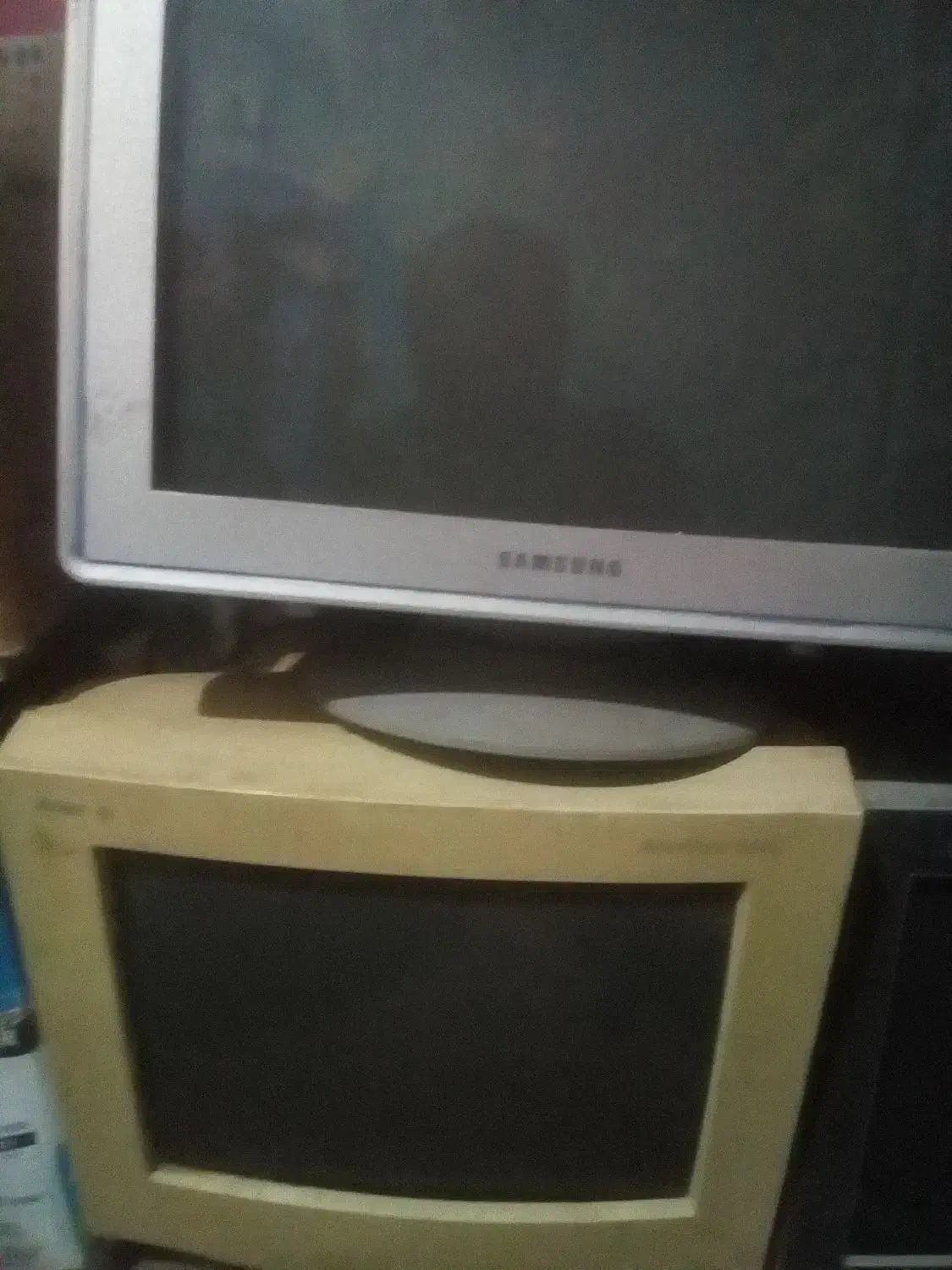 فروش تعدادی مانیتور و کیس کامپیوتر قدیمی|قطعات و لوازم جانبی رایانه|برازجان, |دیوار