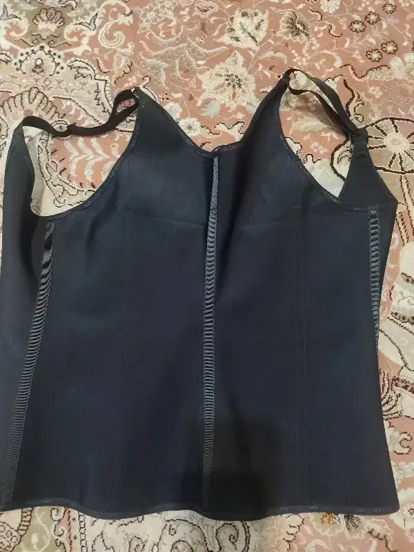 گن لاغری|لباس|قرچک, زیبا شهر|دیوار