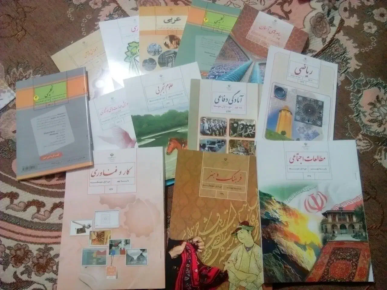 فروش کتاب درسی نهم|کتاب و مجله آموزشی|تهران, شهرک زینبیه|دیوار