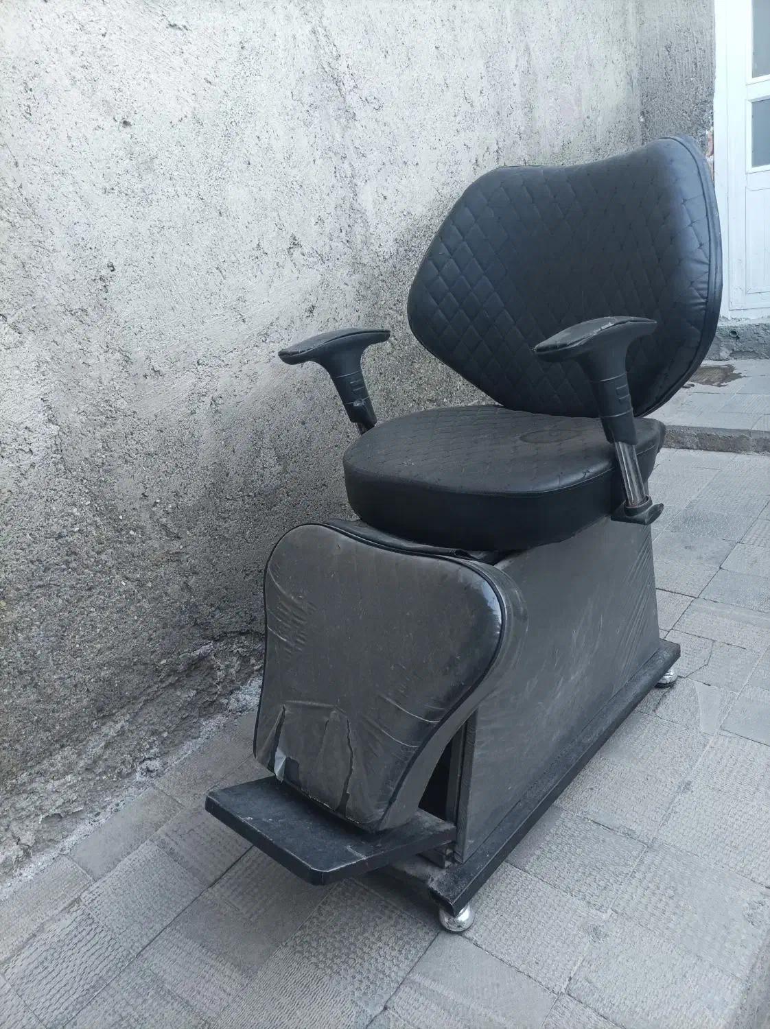 صندلی آرایشگاه|آرایشگاه و سالن‌های زیبایی|باسمنج, |دیوار