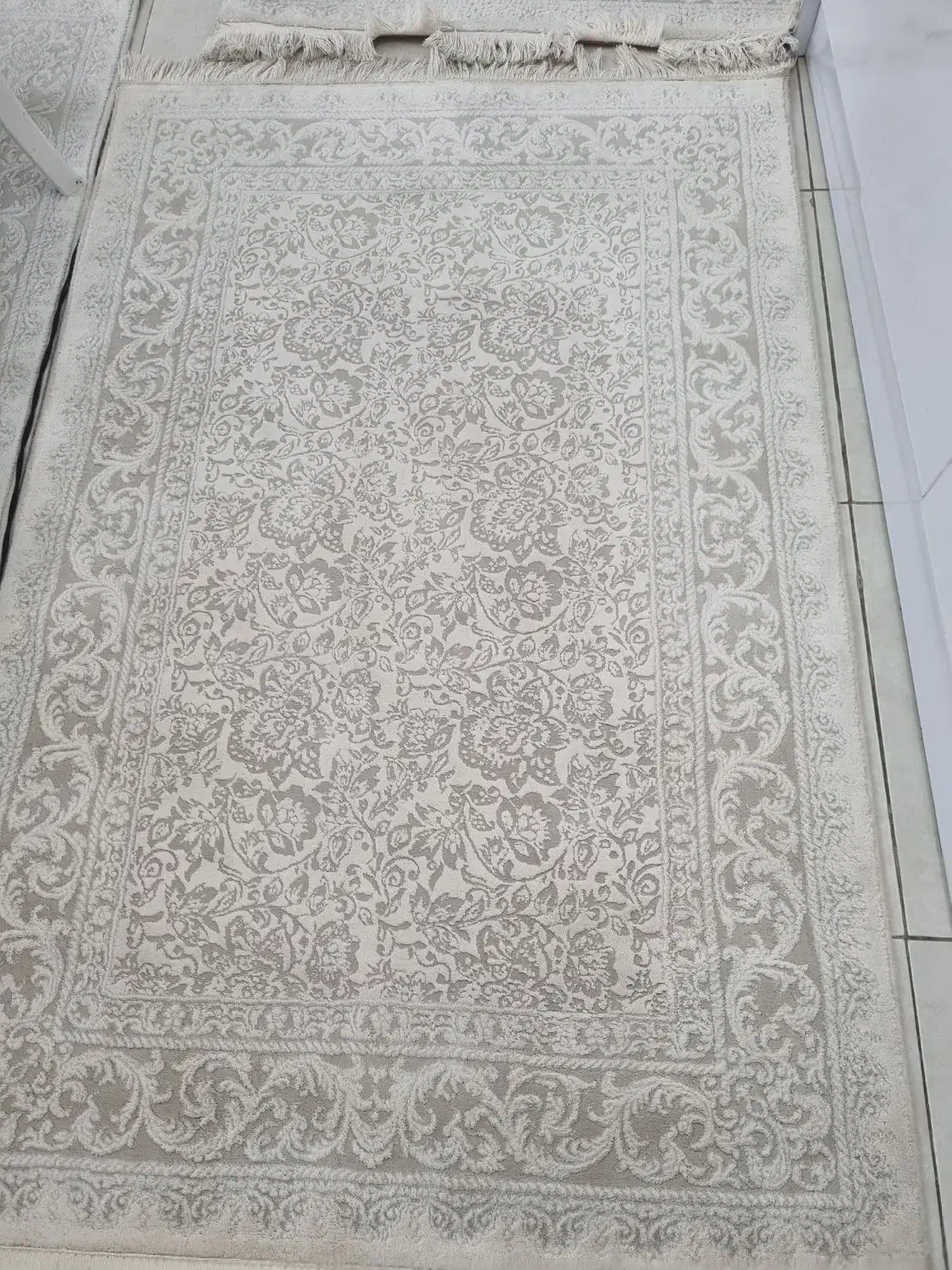 فرش روشن|فرش|رشت, دروازه لاکان|دیوار