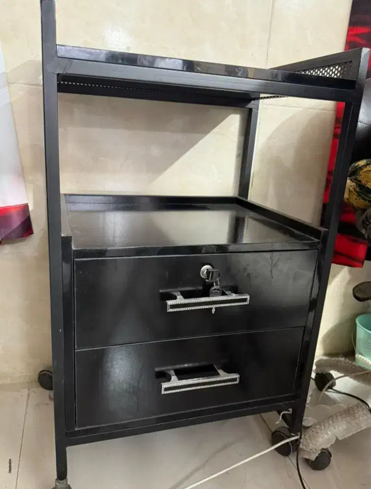 فروش ترولی|آرایشگاه و سالن‌های زیبایی|فولادشهر, B7|دیوار