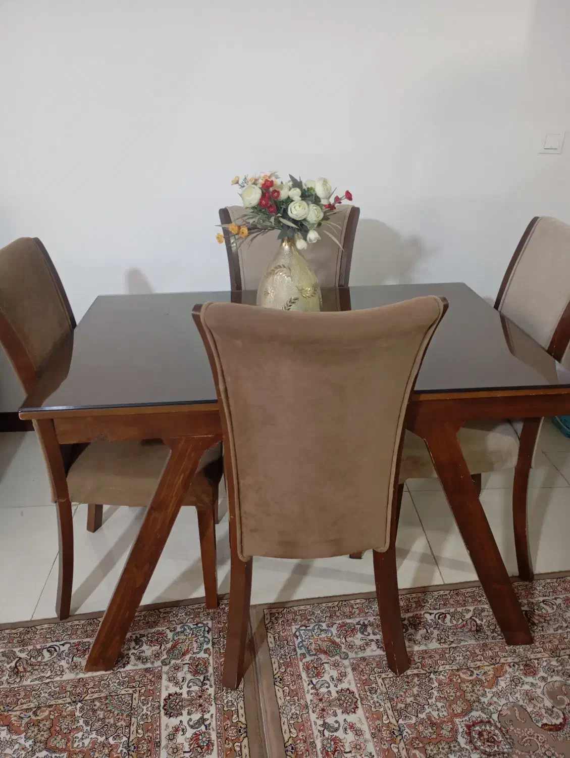 مبل و میز نهار خوری|مبلمان خانگی و میز عسلی|باغستان, |دیوار
