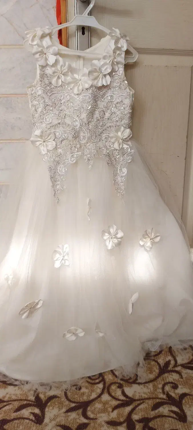 لباس در حد نو|لباس|میبد, |دیوار