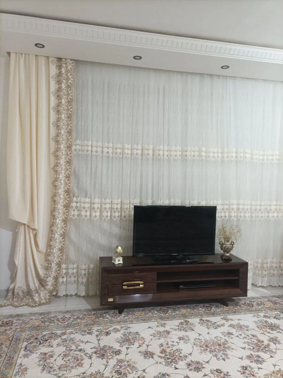پرده|پرده، رانر، رومیزی|قروه, |دیوار
