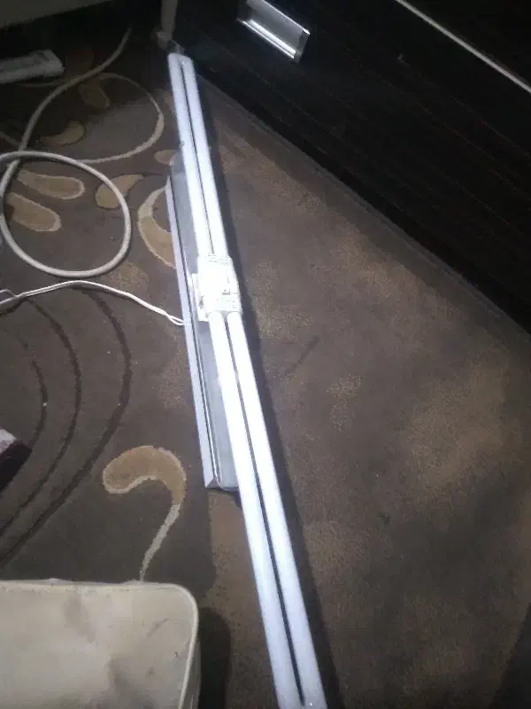 تنه مهتابی و۴عددلامپ|لامپ و چراغ|پرند, فاز ۴|دیوار