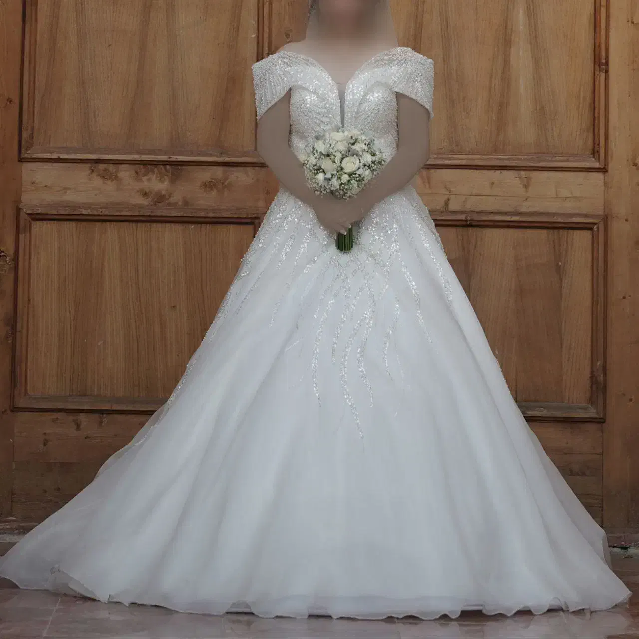 لباس عروس|لباس|ری, سرتخت|دیوار