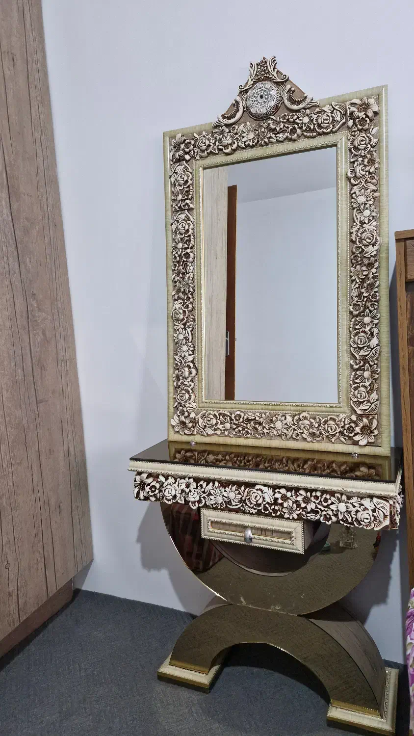 میز و آینه عروس|مبلمان خانگی و میز عسلی|رودسر, |دیوار