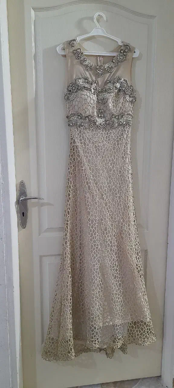 تعدادی لباس مجلسی|لباس|پرند, فاز ۶|دیوار