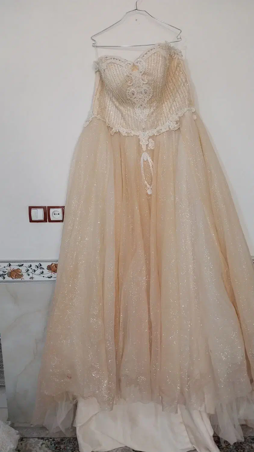 لباس عروس|لباس|سبزوار, طبرسی (جعفرآباد)|دیوار