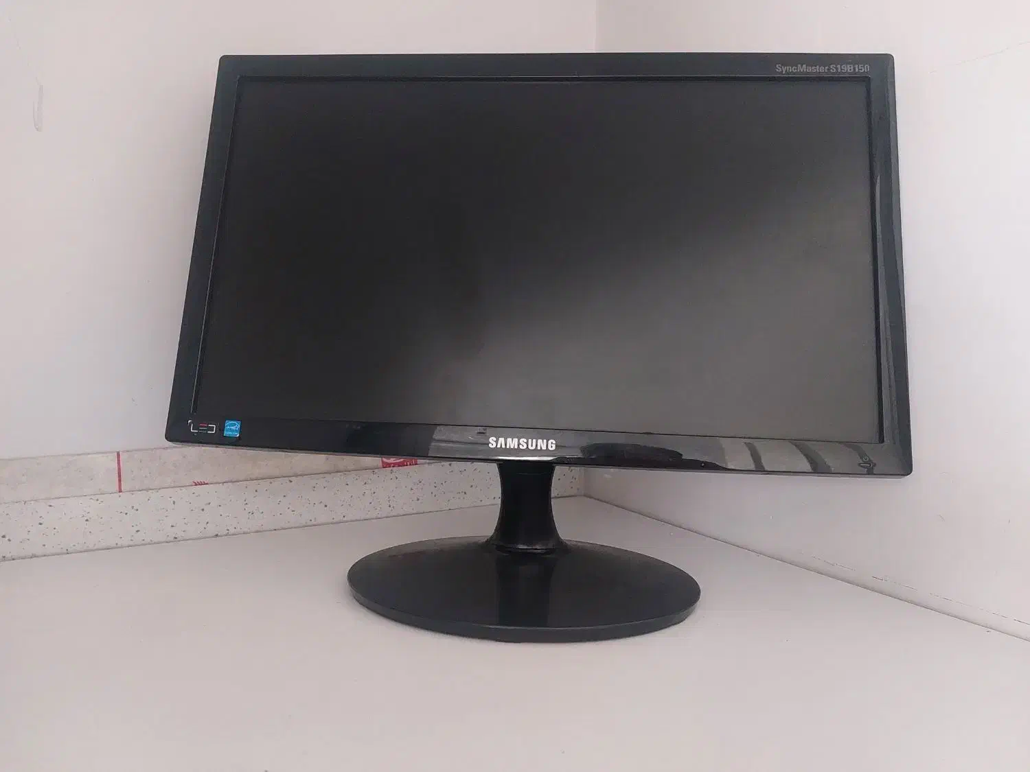 مانیتور LED و LCD مناسب دوربین مداربسته و کامپیوتر|قطعات و لوازم جانبی رایانه|اراک, |دیوار