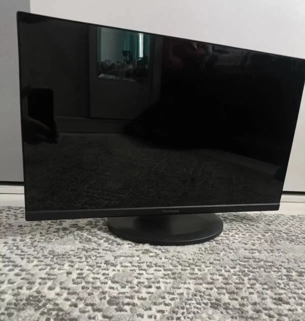 مانیتور 24 اینچ ویو سونیک اسپیکردار|قطعات و لوازم جانبی رایانه|فردیس, انبار نفت|دیوار